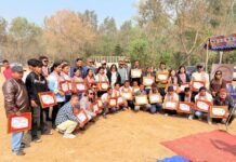 ४२ जना उत्कृष्ट कर्मचारीहरूलाई पाँच वर्ष सेवा पूरा गरेको अवसरमा सम्मान