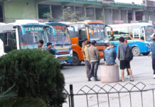 काठमाडौंबाट मतदानका लागि गाउँ फर्किंदै नागरिक