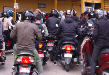 पेट्रोल पम्पमा उपभोक्ताको भीड