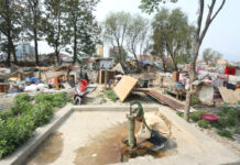 काठमाडौंको खोला किनारबाट अव्यवस्थित बसोवास हटाउने महानगरको प्रयास सफलः सडकमा आएनन् बस्तीवासी