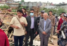 काठमाडौंका विस्थापित सुकुम्बासीका समस्या बुझ्दै पूर्वप्रधानमन्त्री डा. भट्टराई