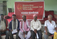 मिटरब्याज पीडितहरूले धनुषा जिल्ला अदालत घेराउ गर्दै