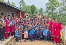 हाम्रो नेपाल साकोसद्वारा आदर्श आधारभूत विद्यालयलाई शैक्षिक सामग्री सहयोग