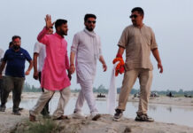 १५ वर्षदेखि अलपत्र कमला पुलको मन्त्री लम्सालले गरे निरीक्षण, स्थानीयको विरोध